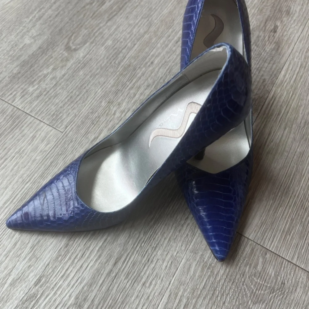 Nina Ricci Leather Cobalt Blue Snake Pumps - Like New - Picture 2 of 5